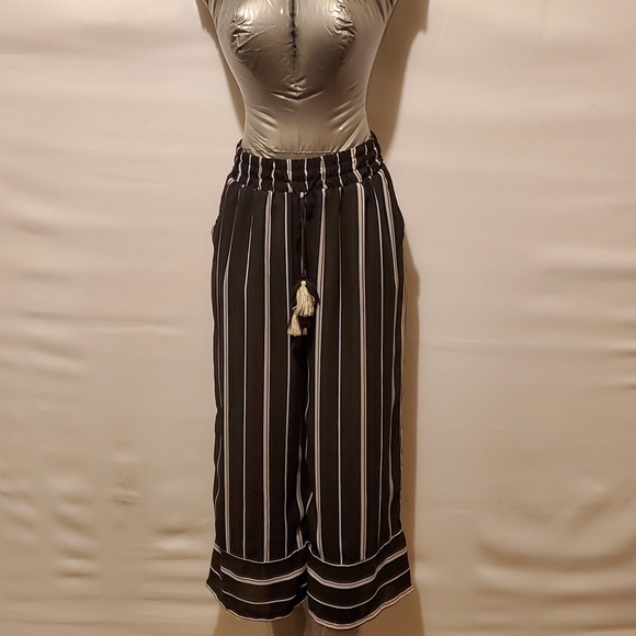 Black and White Striped Wide Leg Pants - Picture 1 of 2